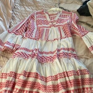 This is a good copy  of the Devotion Twin style Greek dress.Pink & White